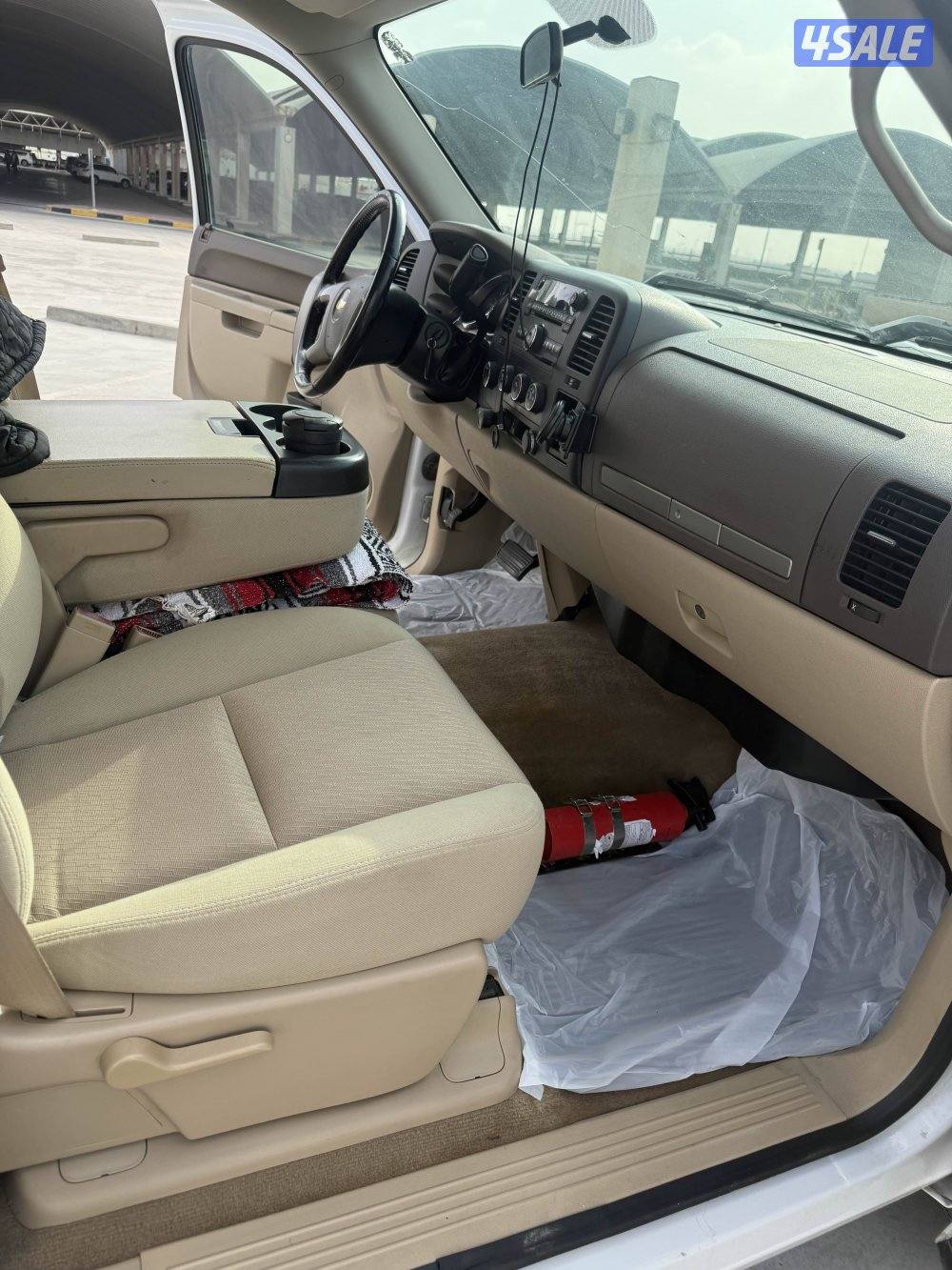 للبيع وانيت سلفرادو 2500HD7