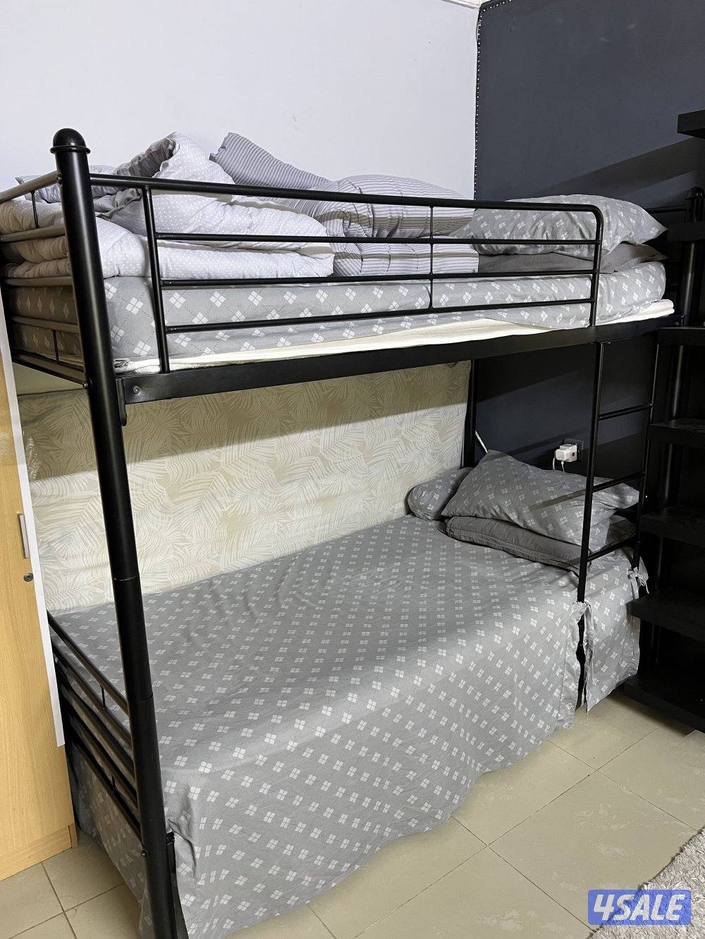 Bunk bed with mattress0