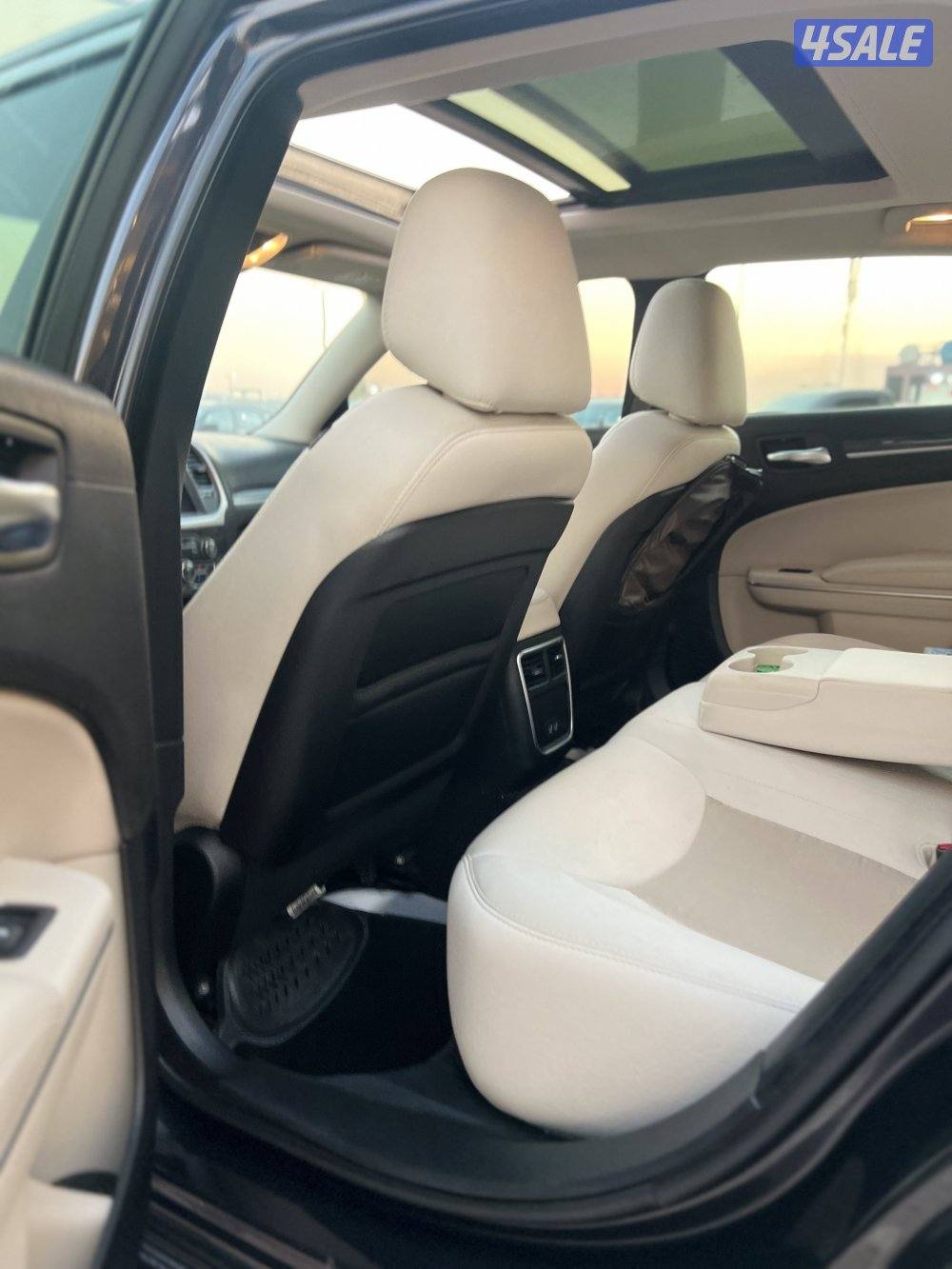 للبيع كرايزلر C300 موديل 2019 الفل عداد1408