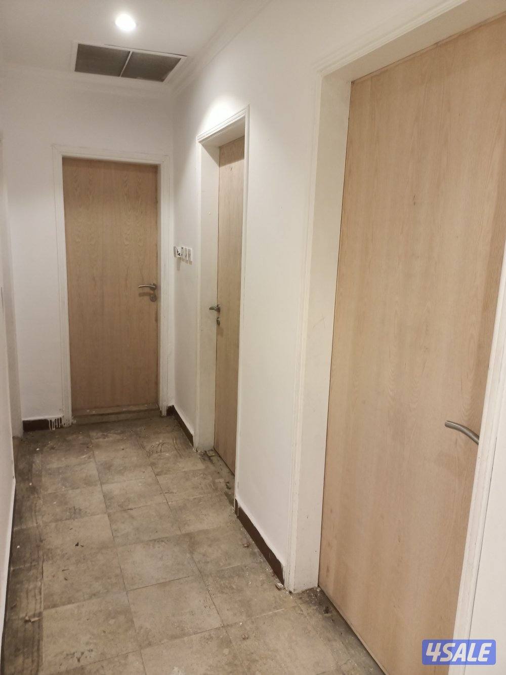 نجار لعمل جميع الأبواب وقص وحف وتصليح الابواب تبديل فتح أبواب وتبديل ا9