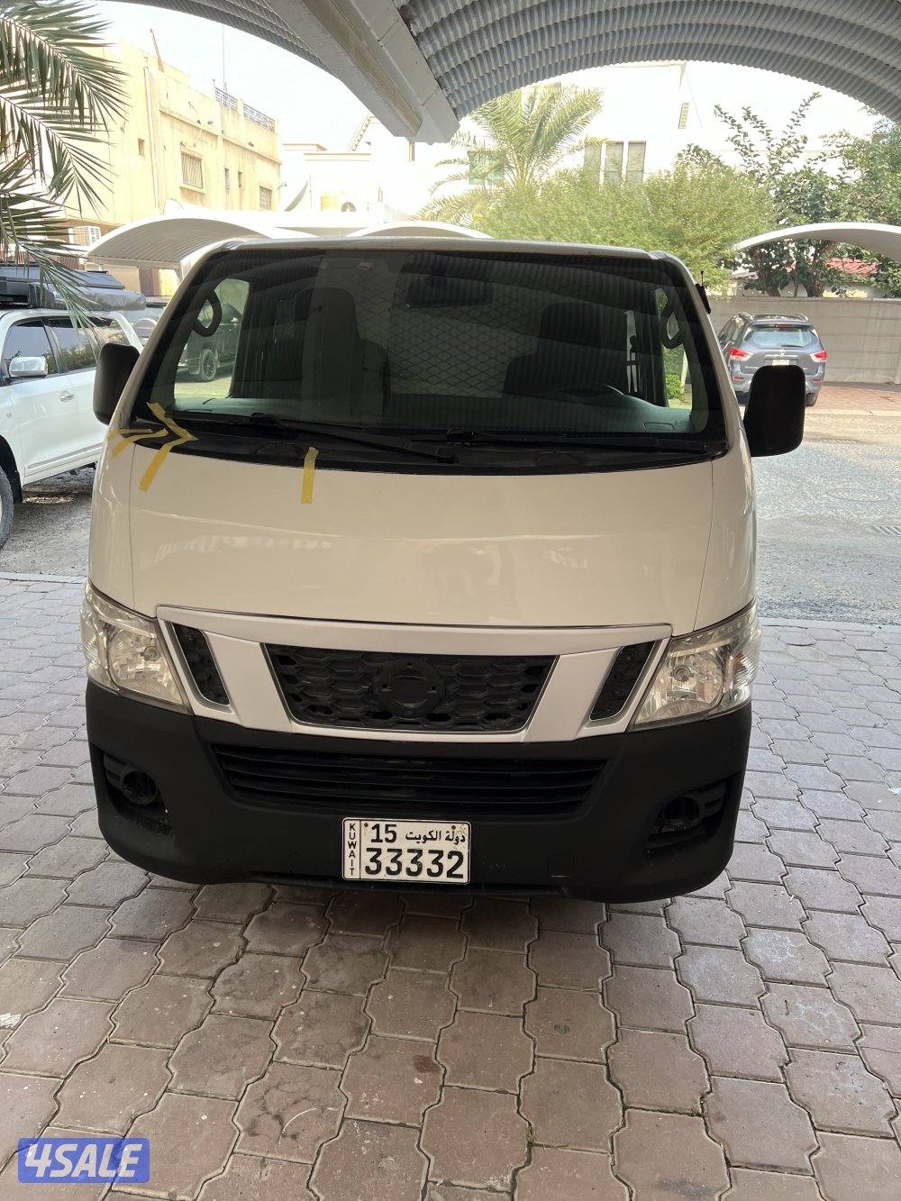 باص مغلق . موديل ٢٠١٤ ماشي 138,000km2