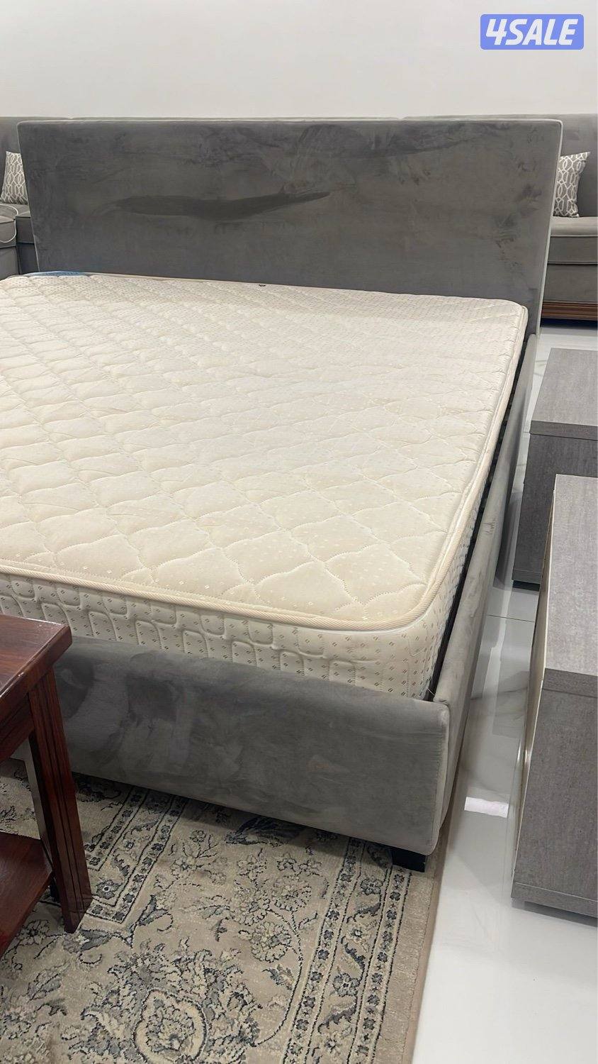 غرفه نوم سرير و ٢ كمدينه1