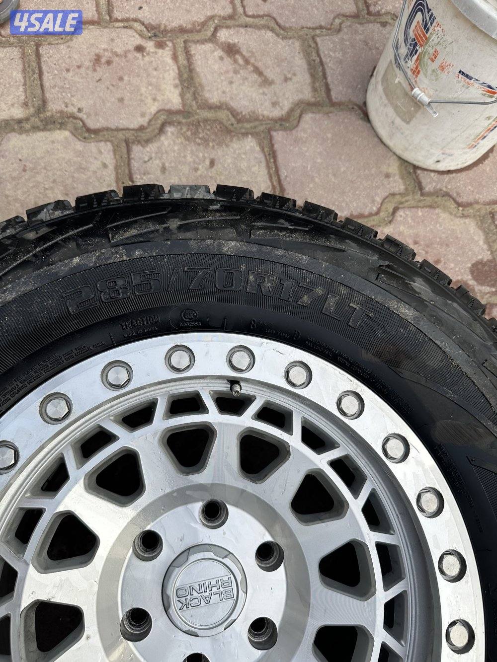 للبيع رنقات بلاك راينو معه تواير 285/70/17LT2