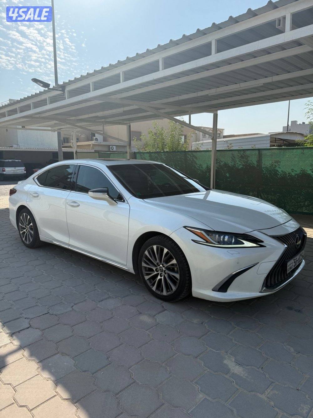 للبيع لكزس ES250 موديل 20191