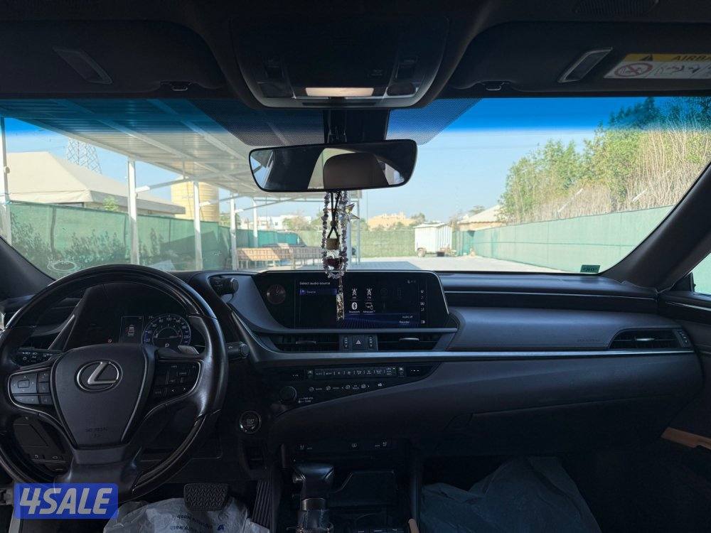 للبيع لكزس ES250 موديل 20197