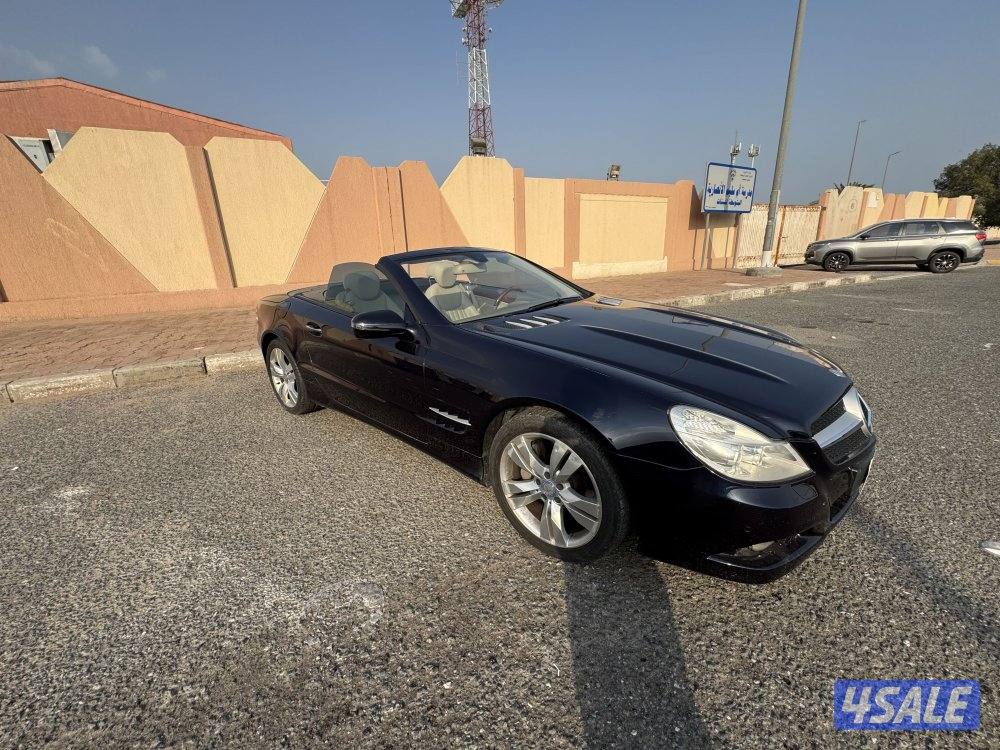 للبيع مرسيدس كشف ماشي ٨٨ الف0