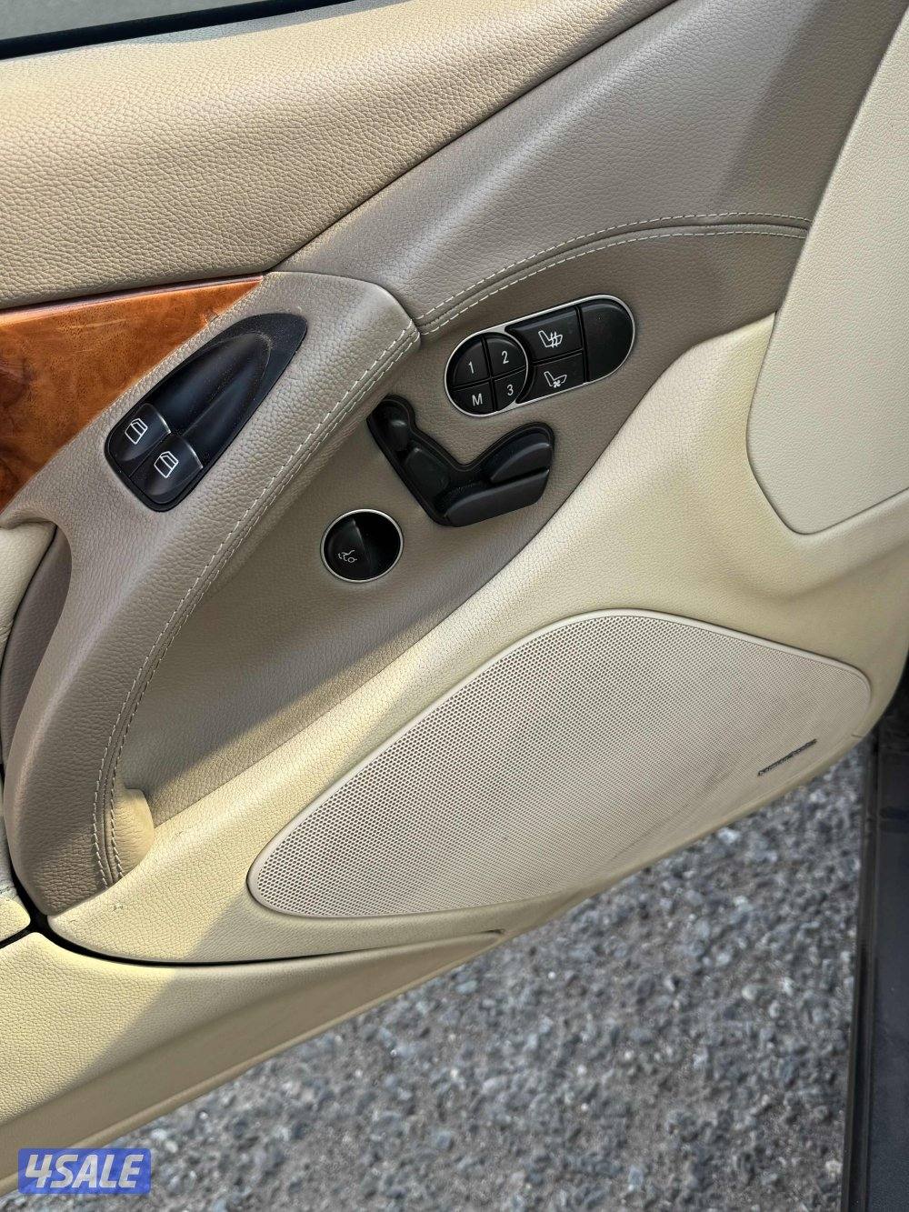 للبيع مرسيدس كشف ماشي ٨٨ الف3