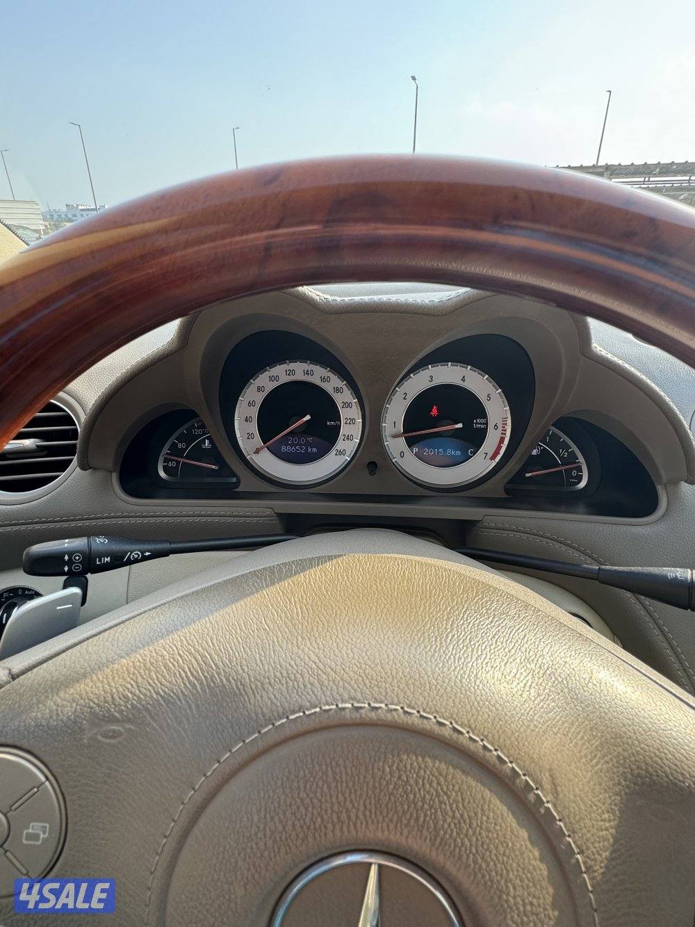 للبيع مرسيدس كشف ماشي ٨٨ الف13