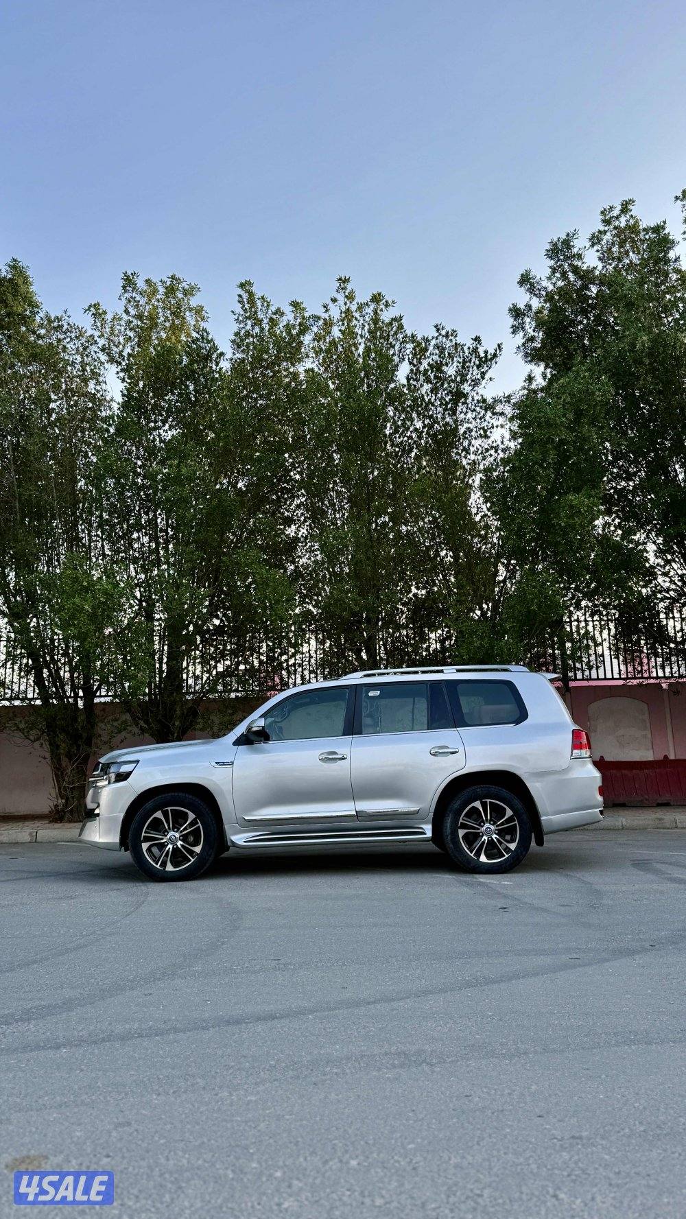 LAND CRUISER GXR - 20135