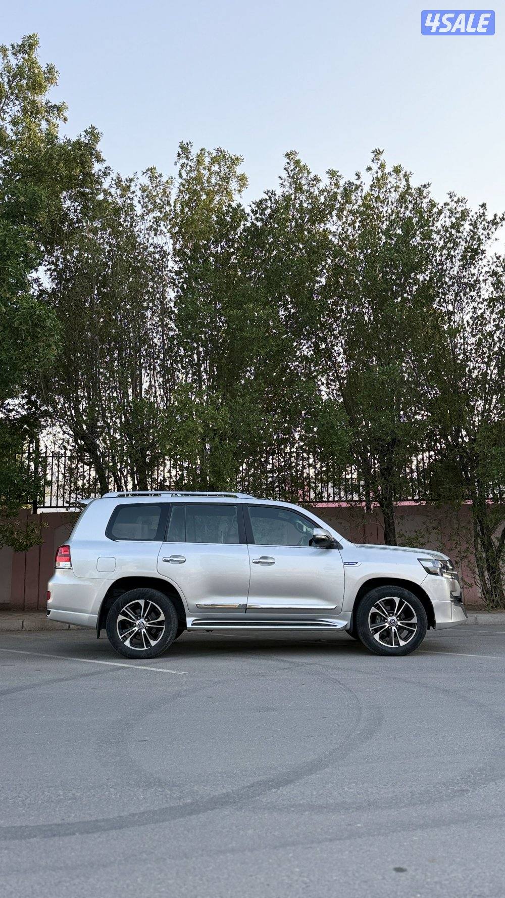 LAND CRUISER GXR - 20136