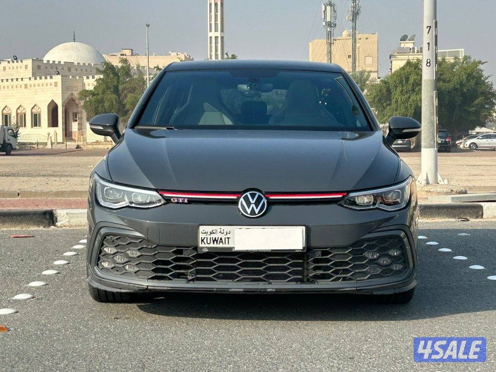 فولكس واجن غولف
GTI 
موديل 2022 عداد: 36 الف1