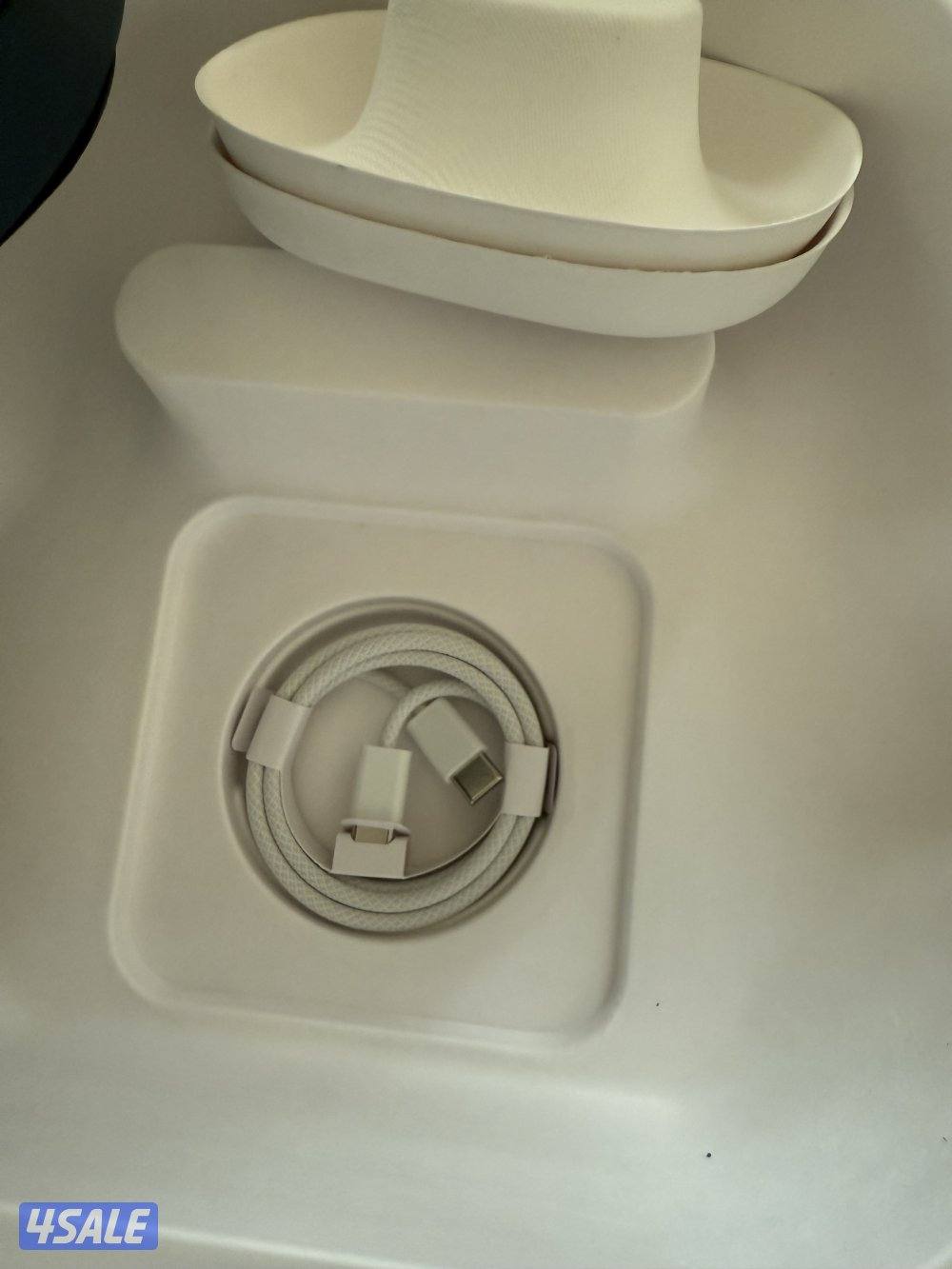 سماعة ابل apple airpods جودتها عاليه في صوت وعزل الصوت8