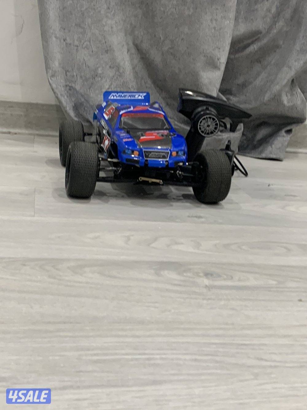 سياره الاسلكي شحن و ثانيه بانزين0