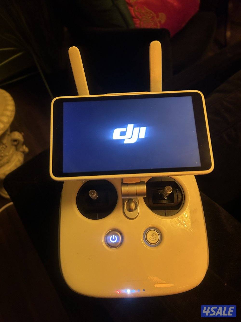 للبيع بطاريات فانتوم 4 و ريموت مع شاشه0