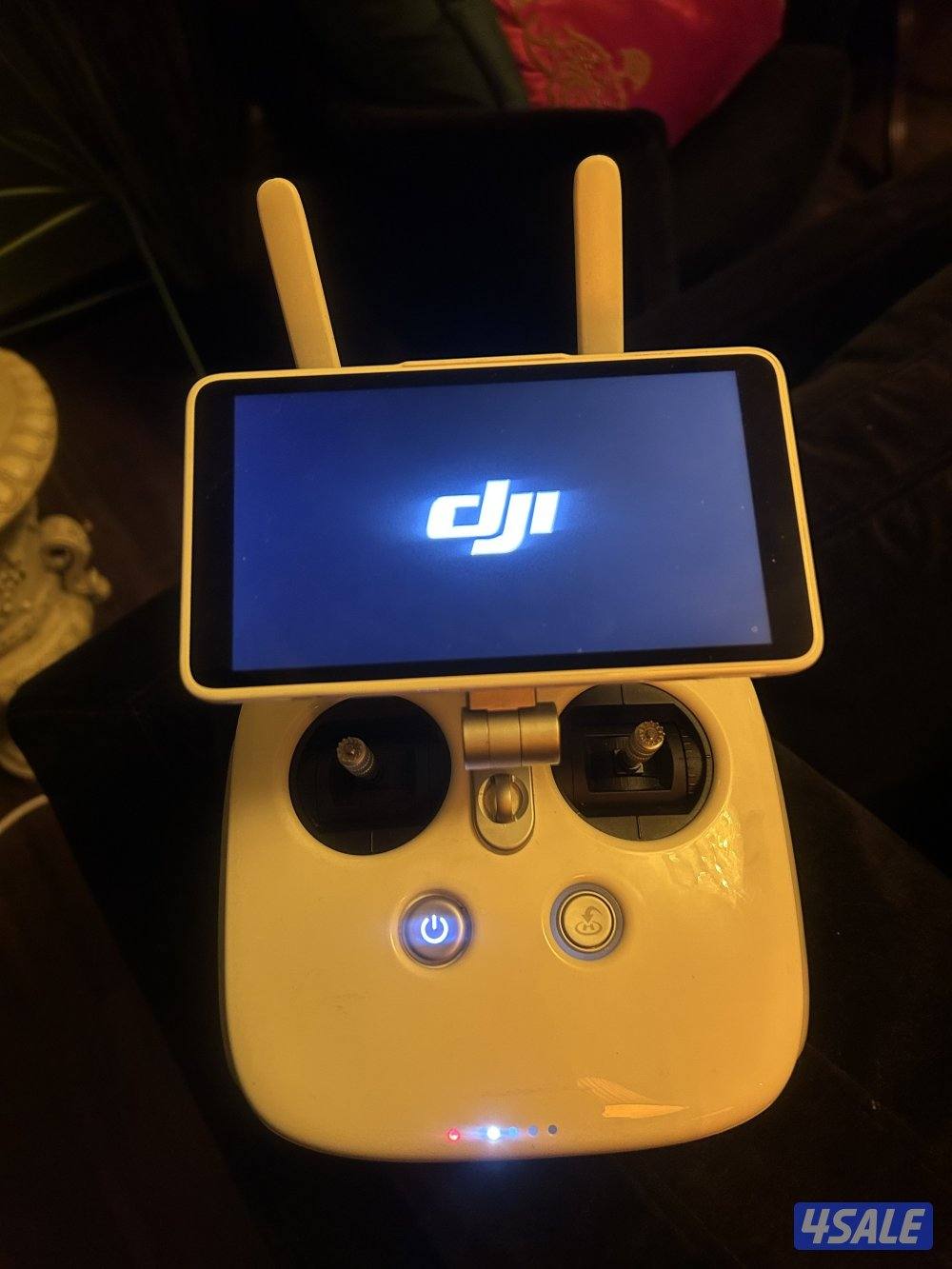 للبيع بطاريات فانتوم 4 و ريموت مع شاشه2