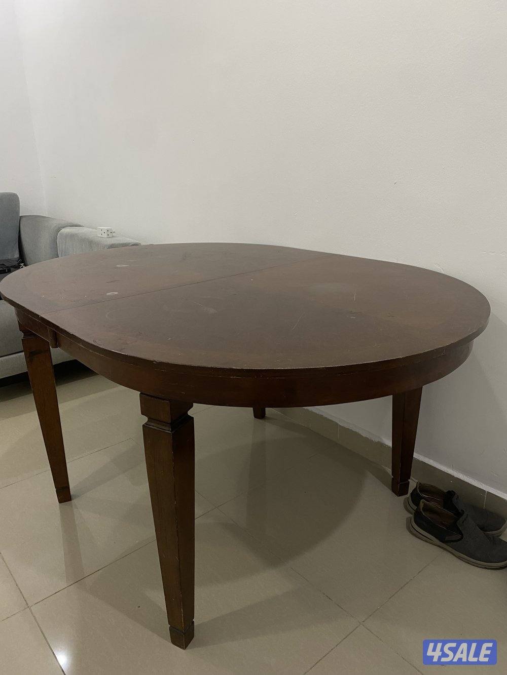 طاولة طعام0