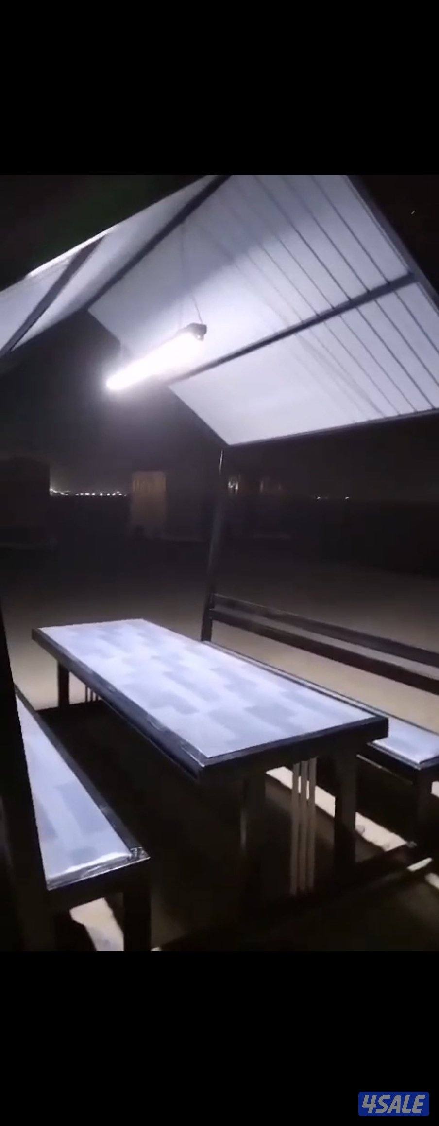 حمام متنقل افرنجي وشاور جديد اللون ابيض وطاوله مع كراسي  قابل للمساومه1