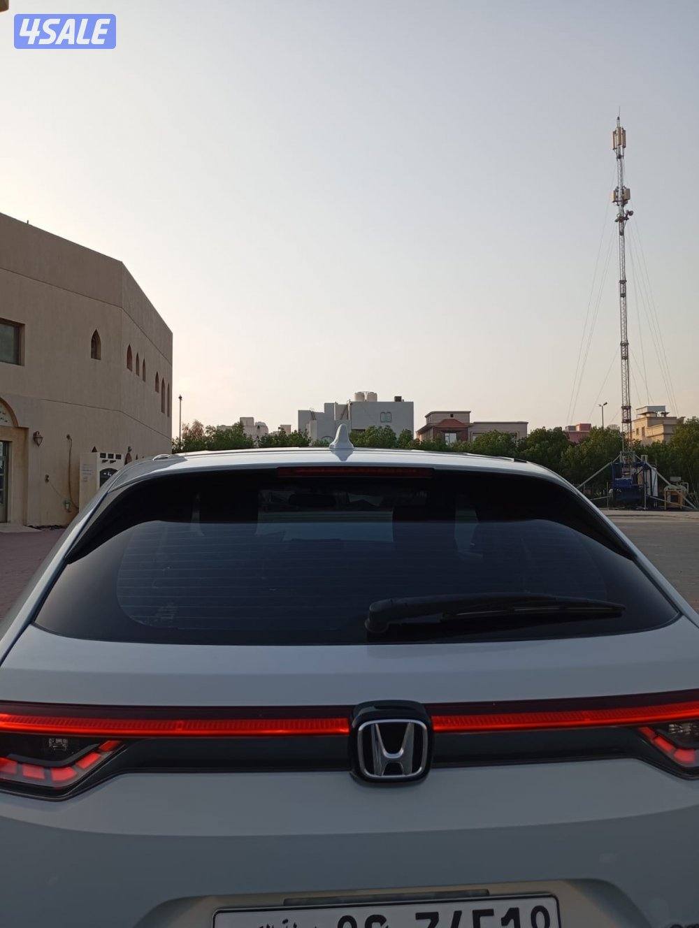 سيارة HR-V ماشية ١٣ الف شبه جديدة تحت الكفاله وارد الكويت المالك الاول4