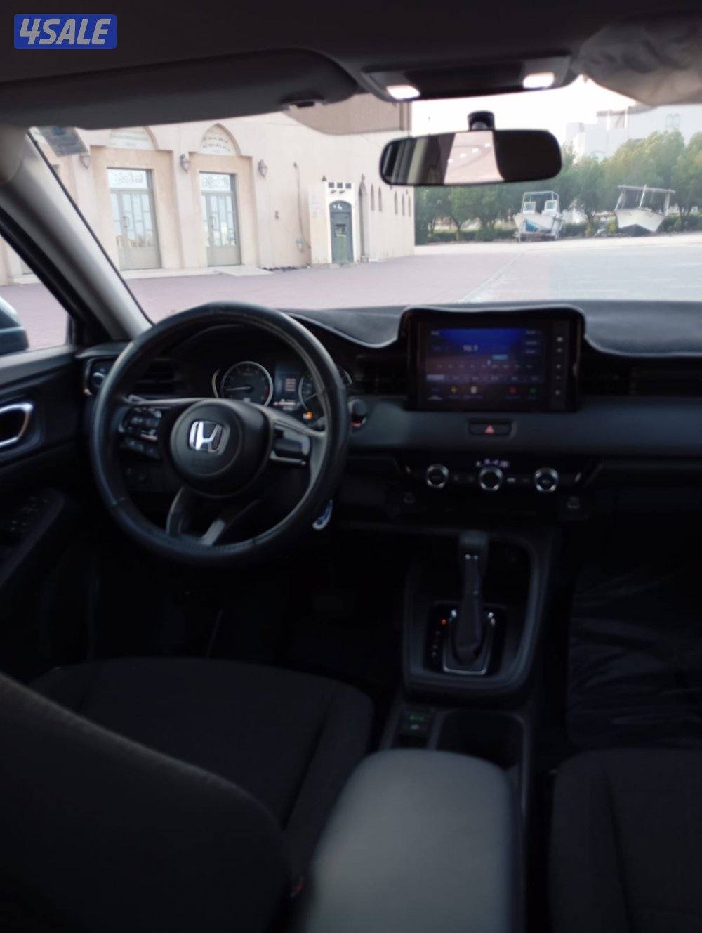 سيارة HR-V ماشية ١٣ الف شبه جديدة تحت الكفاله وارد الكويت المالك الاول5