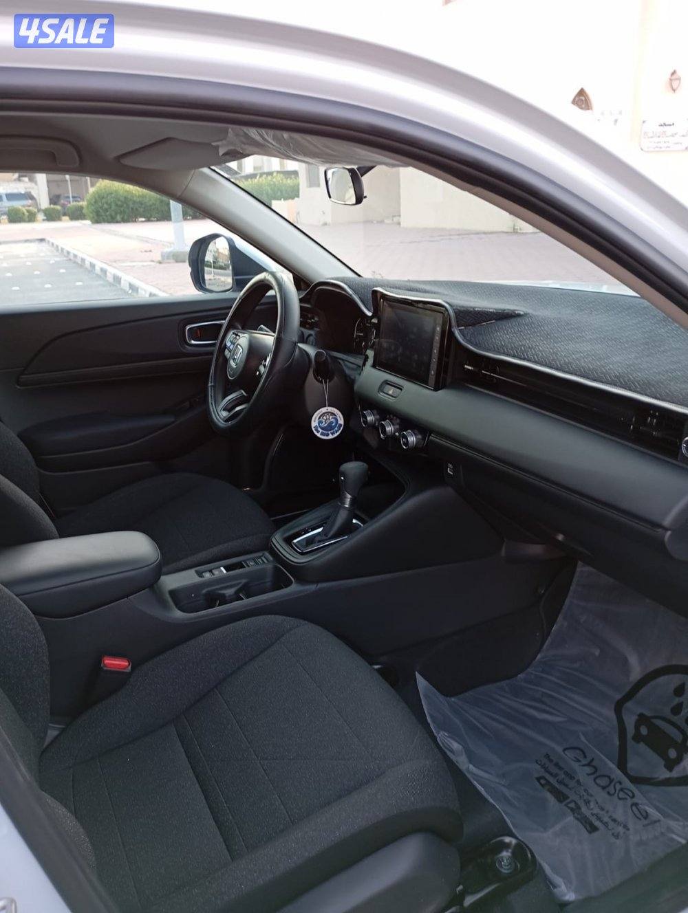 سيارة HR-V ماشية ١٣ الف شبه جديدة تحت الكفاله وارد الكويت المالك الاول7