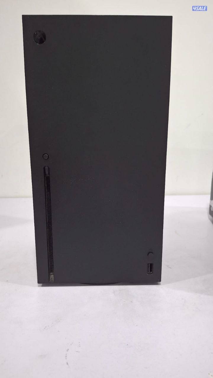 اكسبوكس سيريس اكس مع يد احترافية ويده الأصلية قيرها اليسار مكسور ويجي1