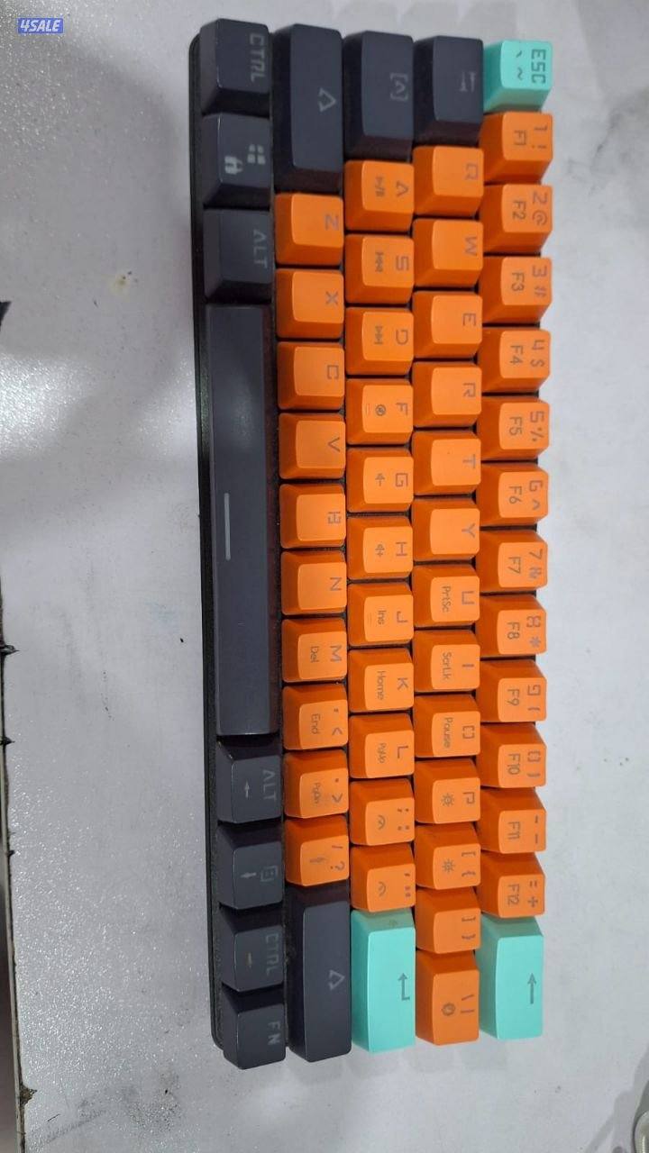 اكسبوكس سيريس اكس مع يد احترافية ويده الأصلية قيرها اليسار مكسور ويجي10