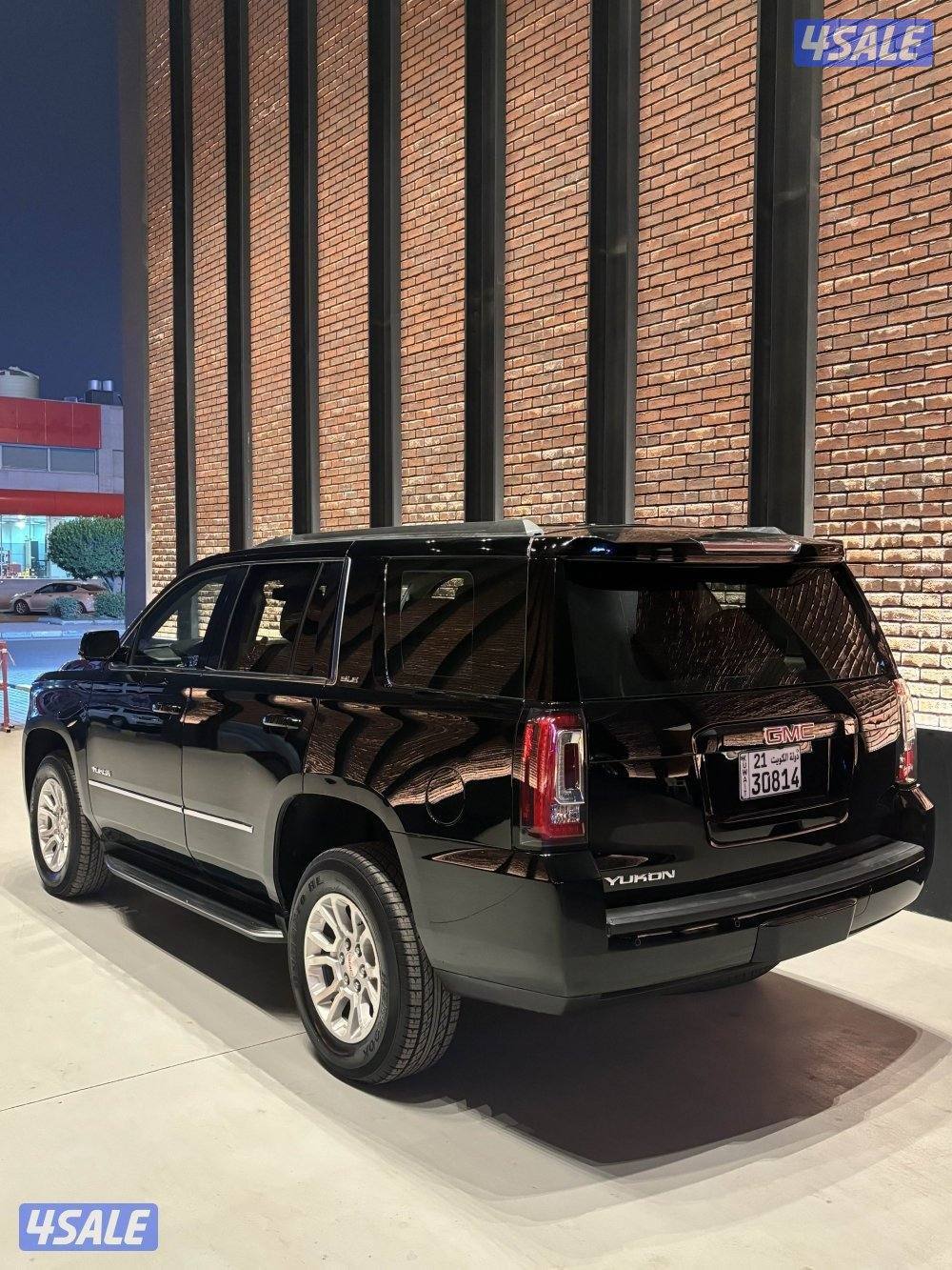 يوكن 2019 دبل قير عداد 89 الف بحالة المصنع2