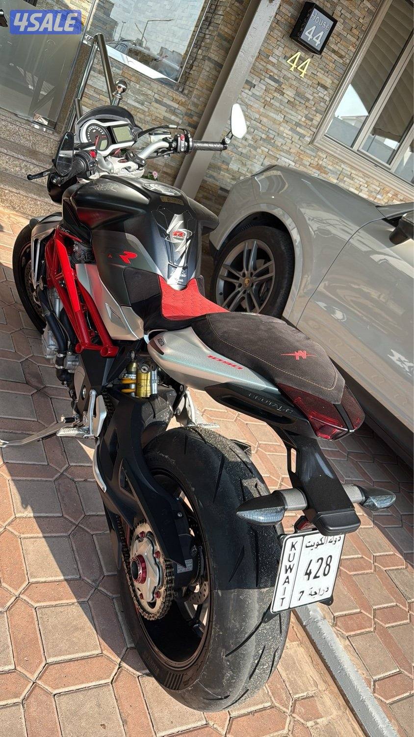للبيع MV Agusta  نظيف  1090 RR  بحاله ممتازه3