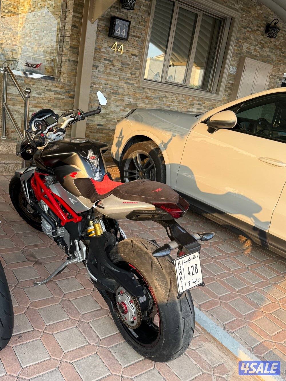 للبيع MV Agusta  نظيف  1090 RR  بحاله ممتازه2