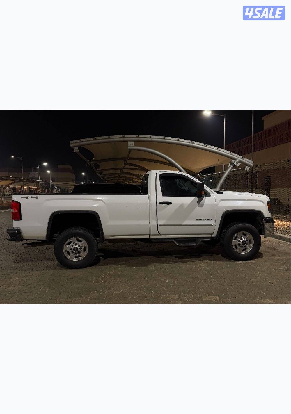 للبيع وانيت جي ام سي سييرا 2500 HD0