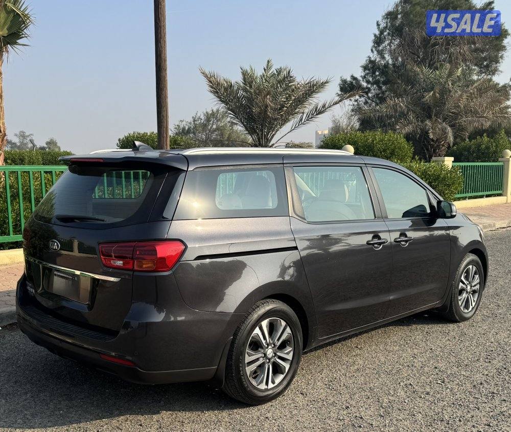 للبيع كيا كرنفال موديل 20205