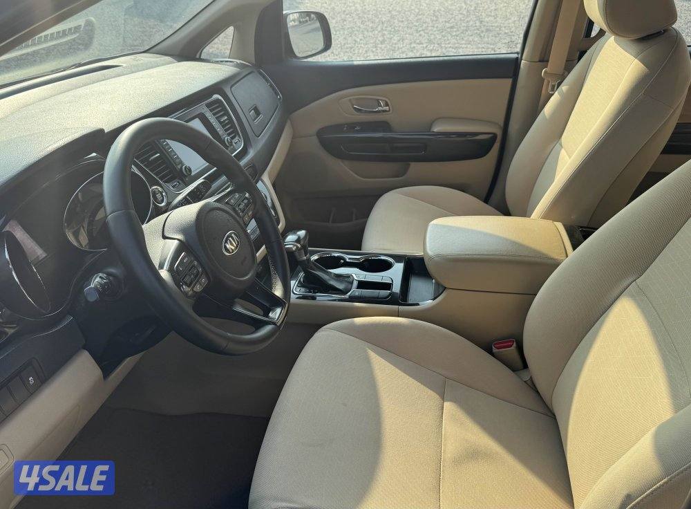 للبيع كيا كرنفال موديل 20208