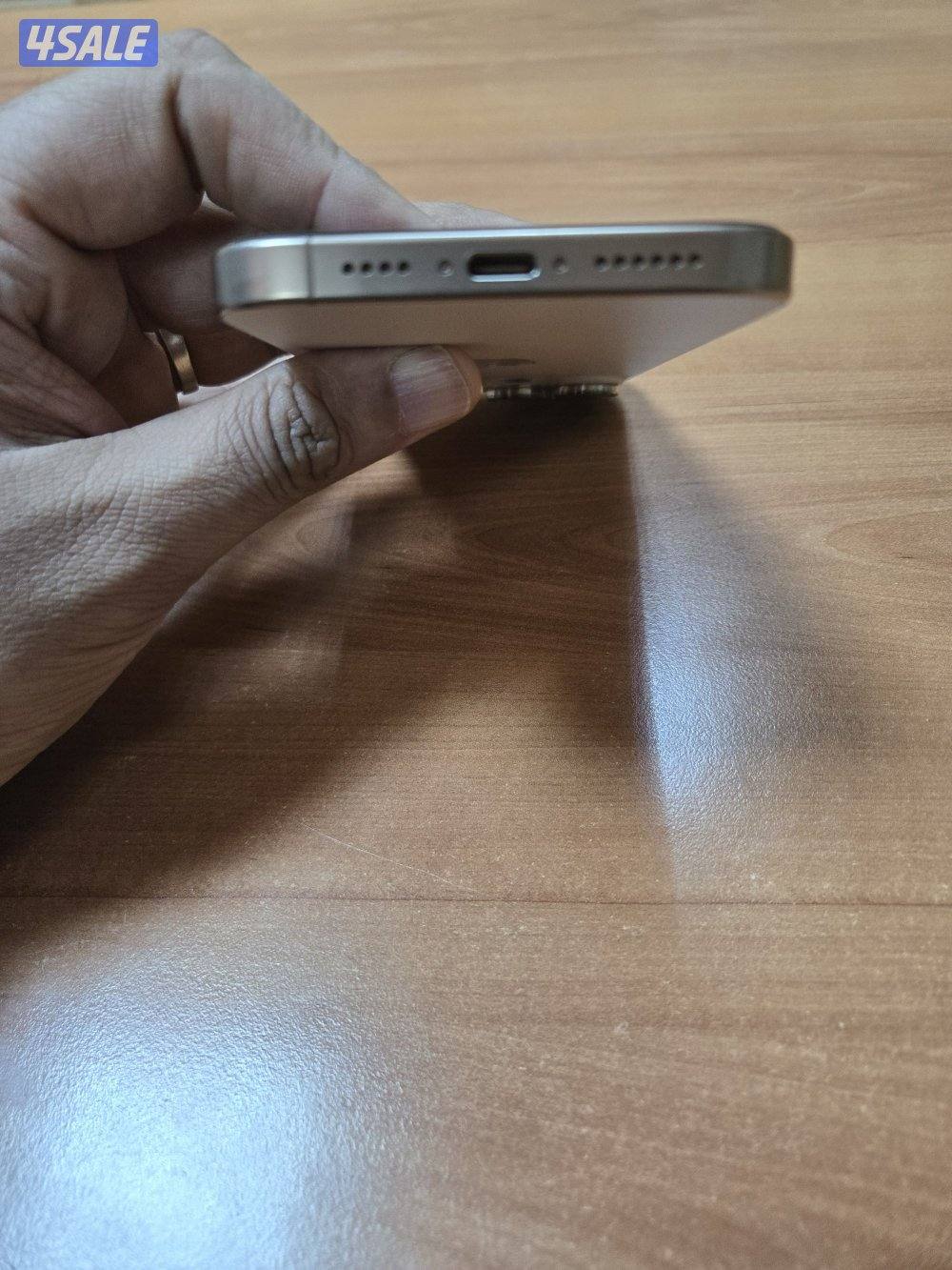 ايفون 16 برو ماكس للبيع نظيف جدا بطارية 99٪3