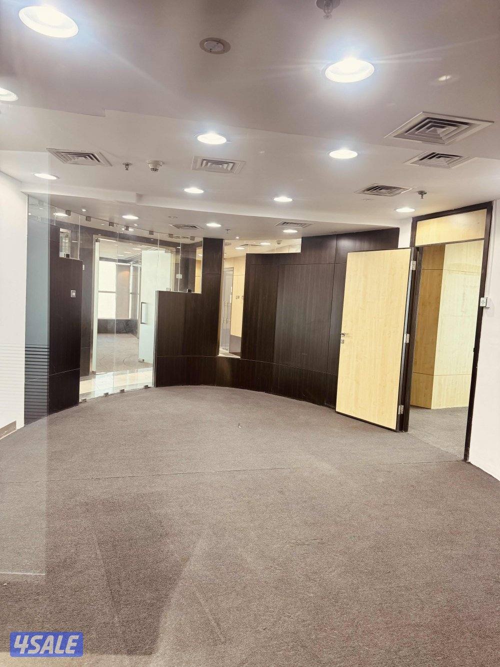 مكاتب وادوار للايجار اسعار ومساحات مناسبه6