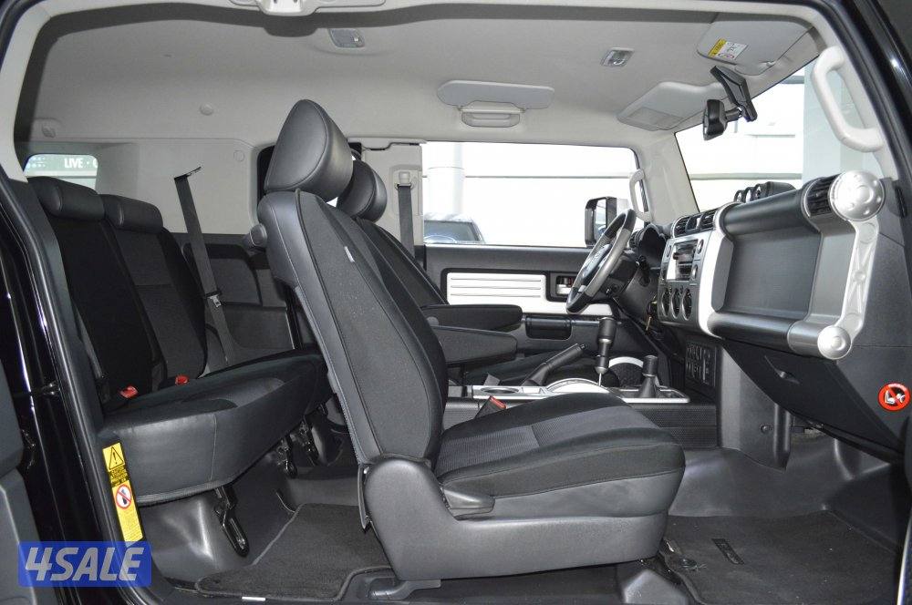 Toyota FJ Cruiser 2019 – 2-Door 40L V6 Excellent Condition14