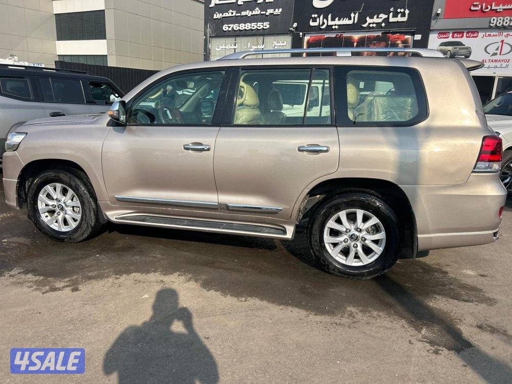 لاند كروزر GX.R. V8 موديل 2016 ماشى 217.000  k.m  وارد الساير .2