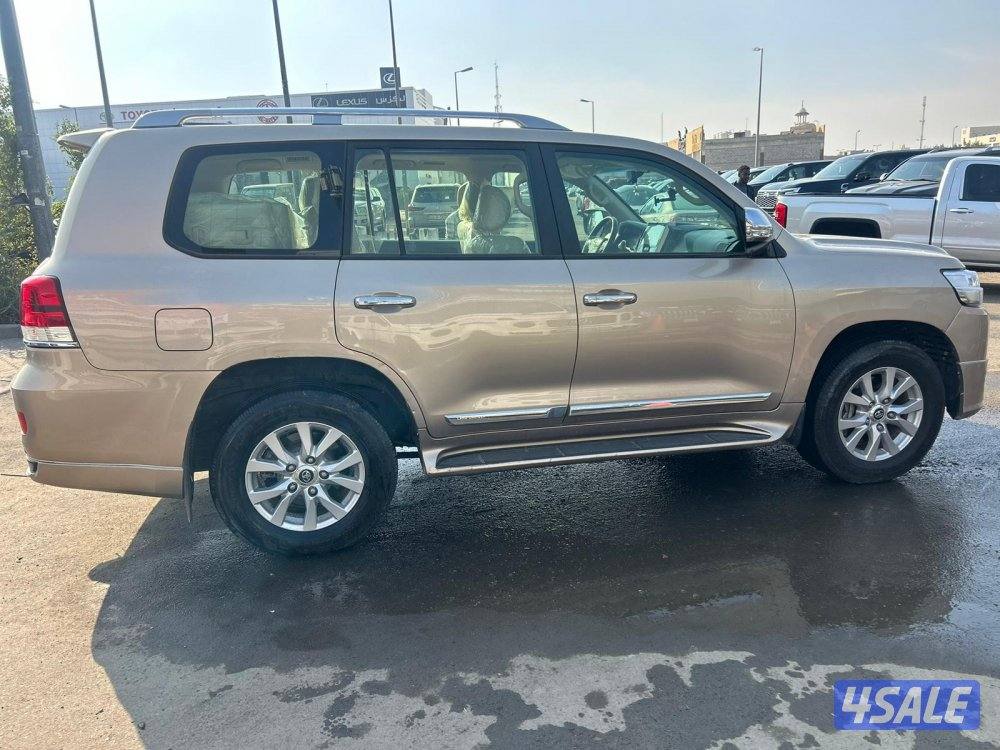 لاند كروزر GX.R. V8 موديل 2016 ماشى 217.000  k.m  وارد الساير .3