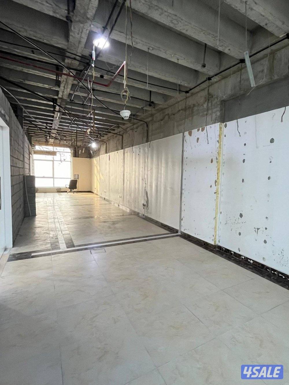 دور كامل تجاري للإيجار في القبلة .2