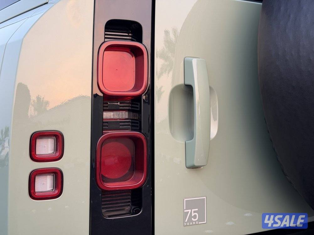 ديفندر إصدار خاص LIMITED EDITION (( 75TH )) موديل 2023 تحت الكفاله5