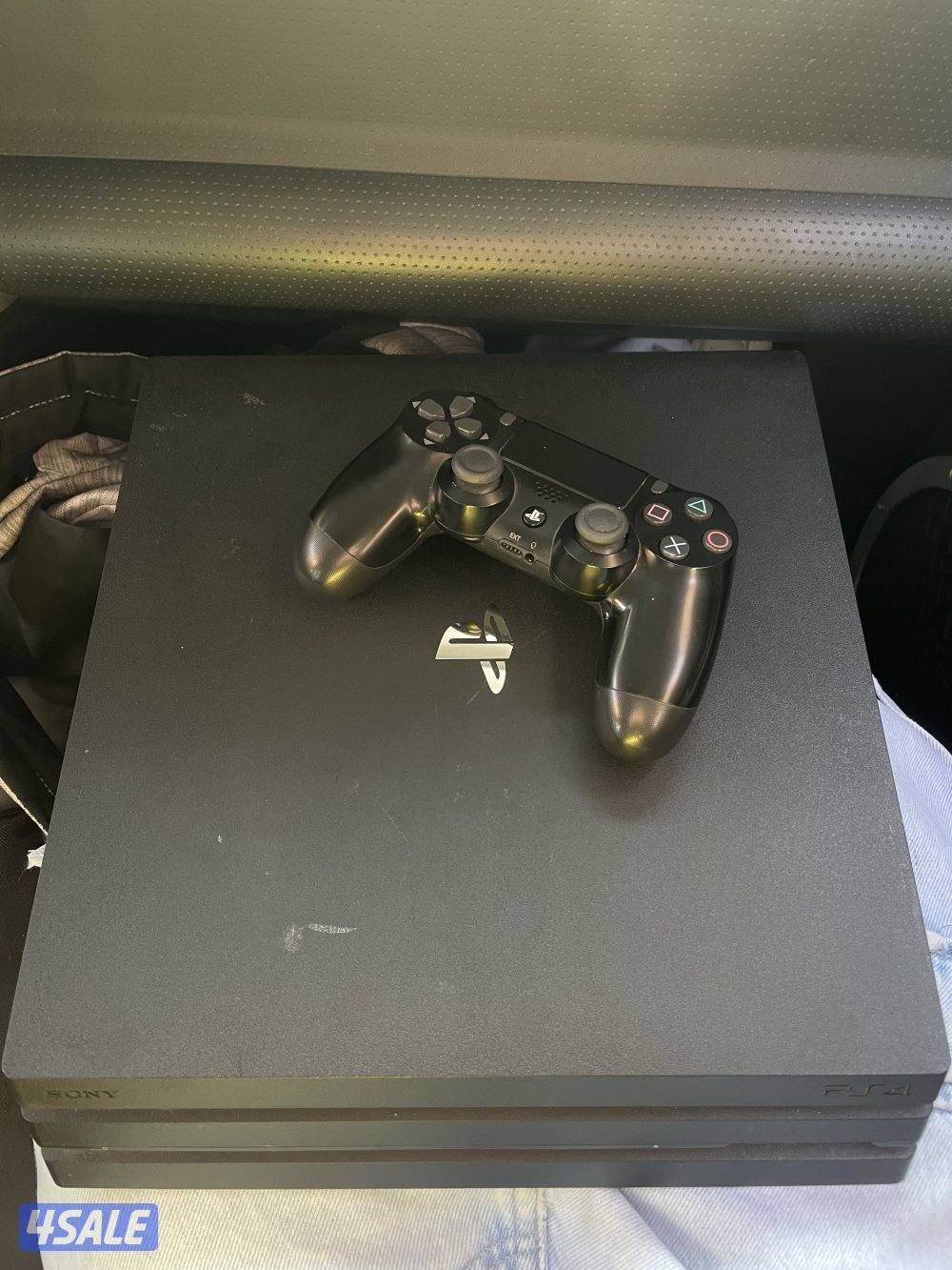 للبيع سوني 4 برو1