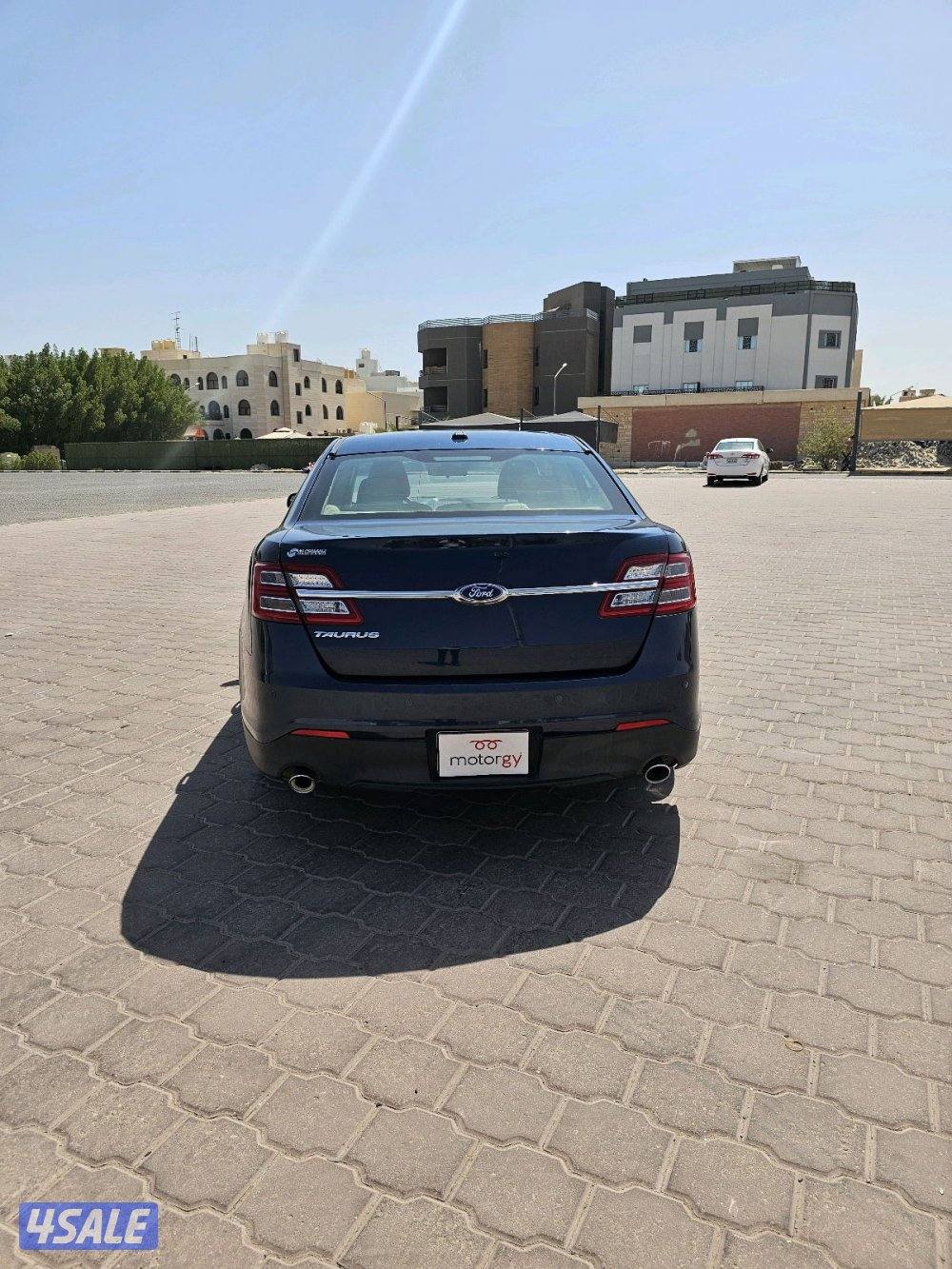 Ford Taurus5