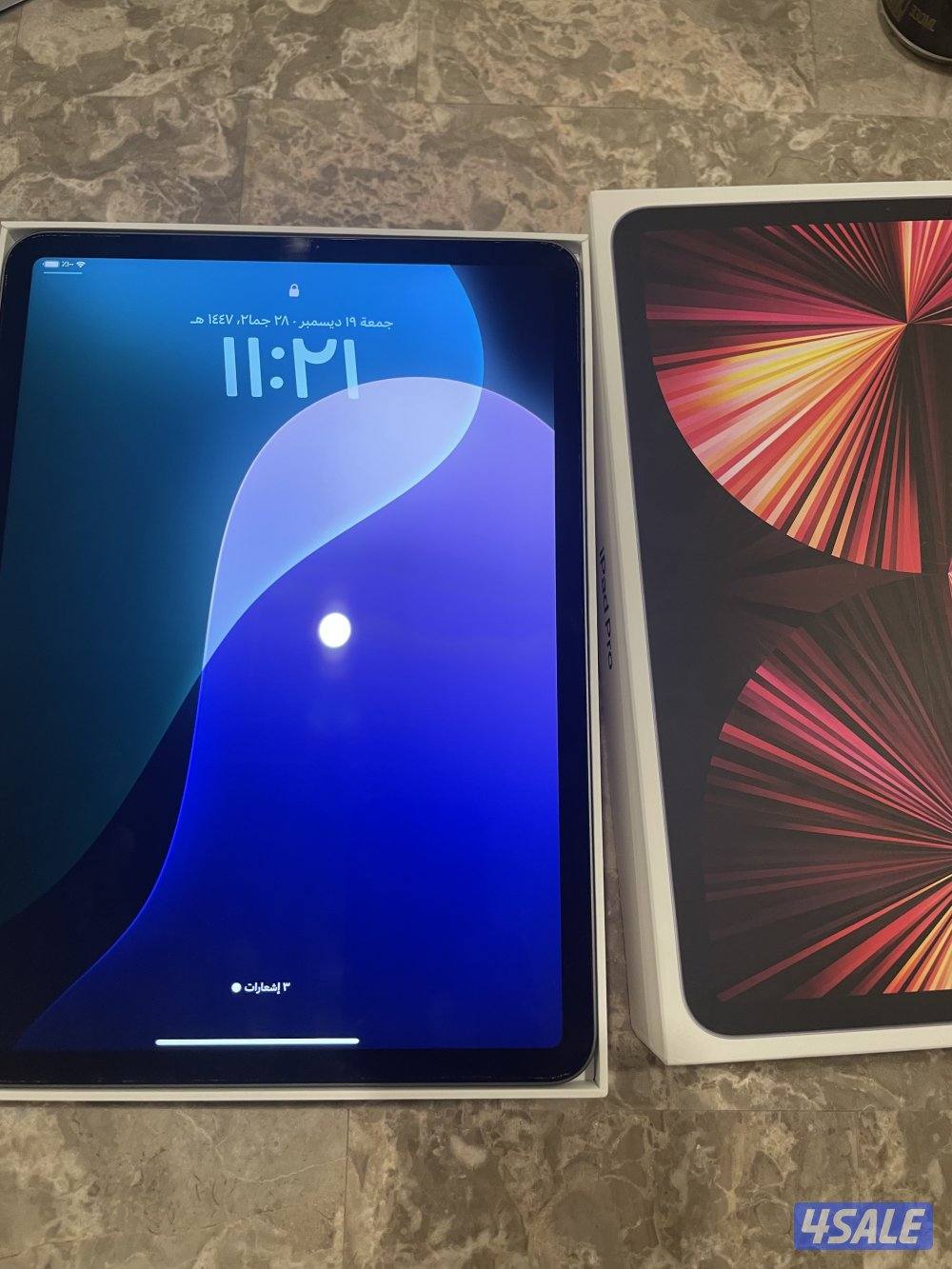 ايباد برو m3 11   بطاريه 88 استخدام سنه وشهور نضيف جدا مافيه ولا كسره0