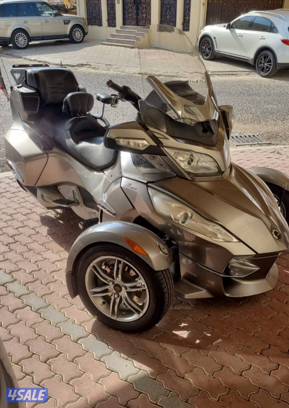 للبيع كانام سبايدر RT موديل 2012 اللون سلفر2