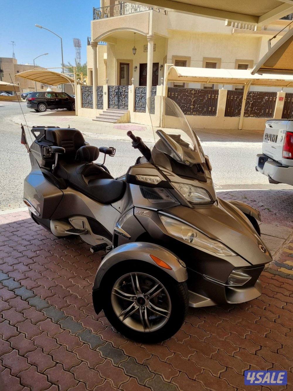 للبيع كانام سبايدر RT موديل 2012 اللون سلفر3