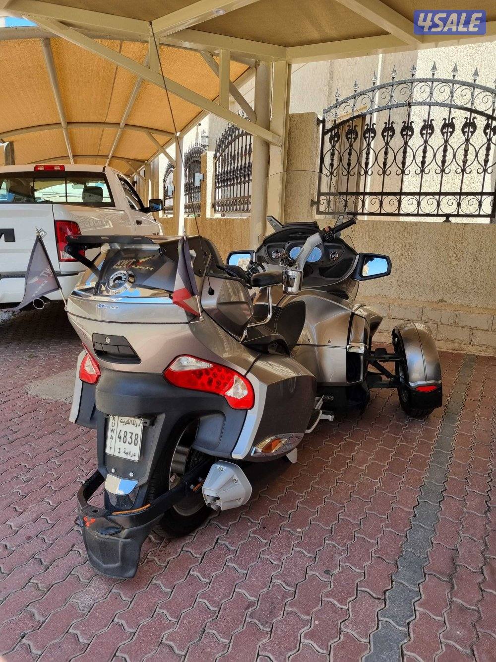 للبيع كانام سبايدر RT موديل 2012 اللون سلفر10