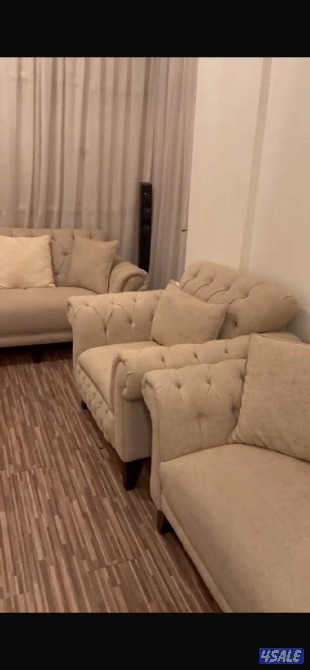 شقه للبيع مع العفش نوم ١ صاله كبيره غرفة طعام مطبخ حمام1