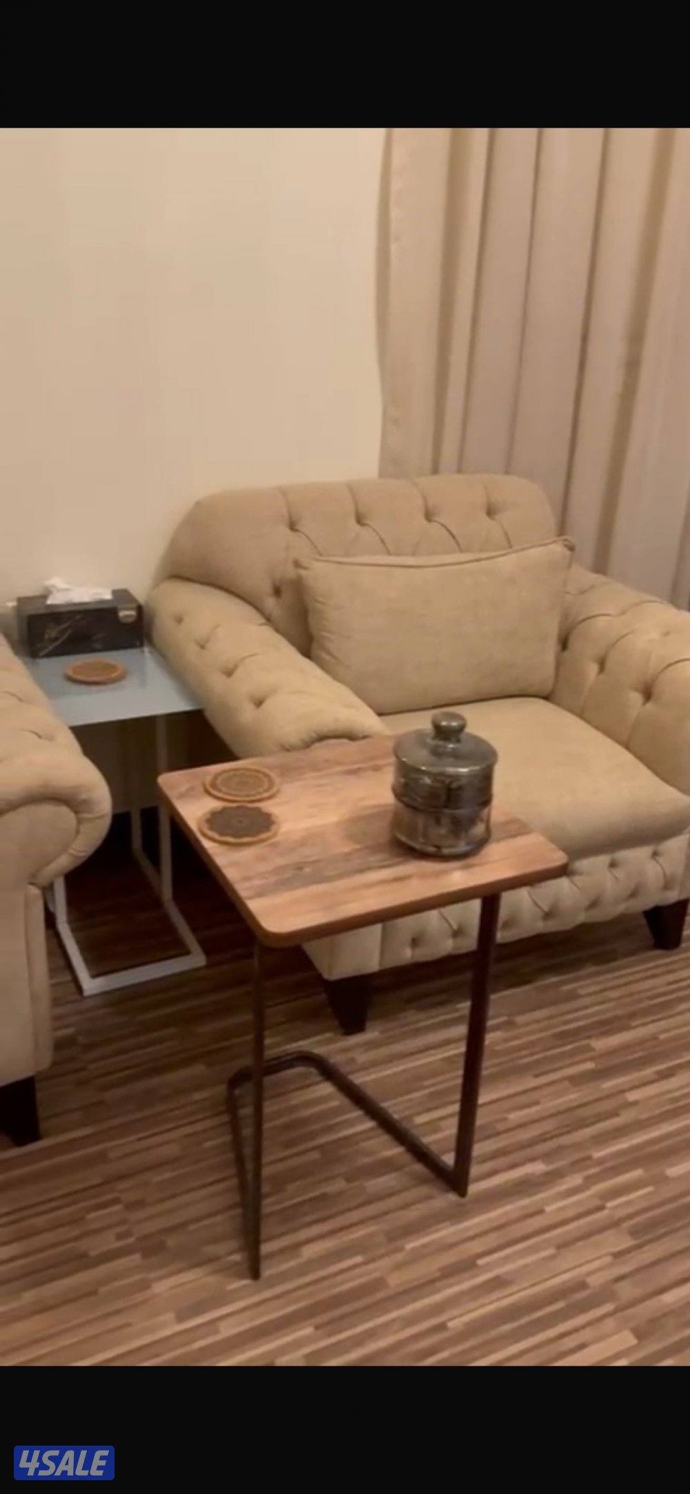 شقه للبيع مع العفش نوم ١ صاله كبيره غرفة طعام مطبخ حمام2