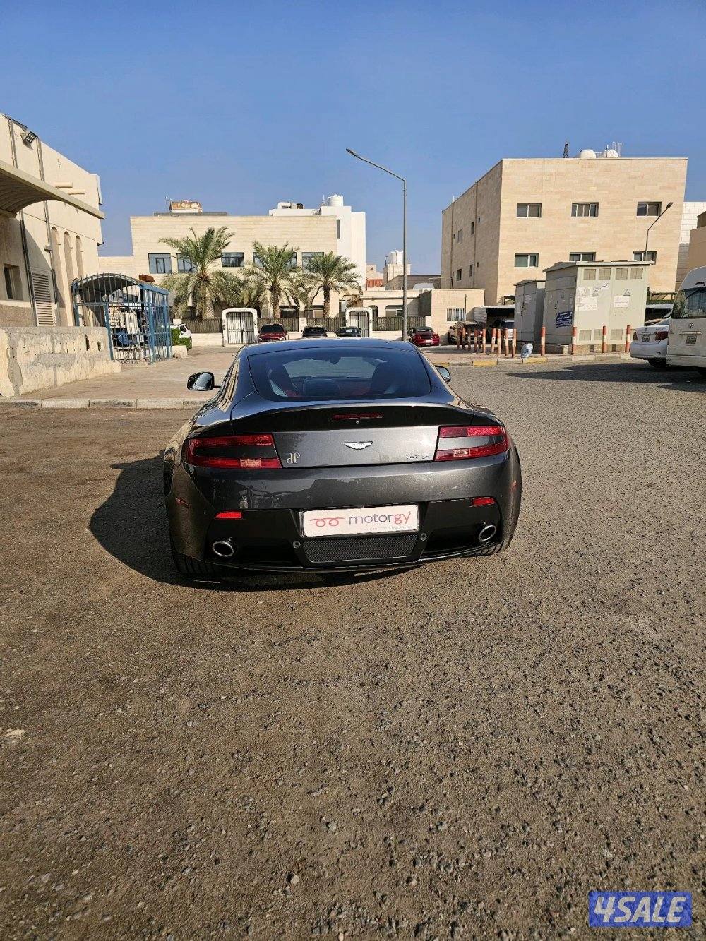 Aston martin vantage5
