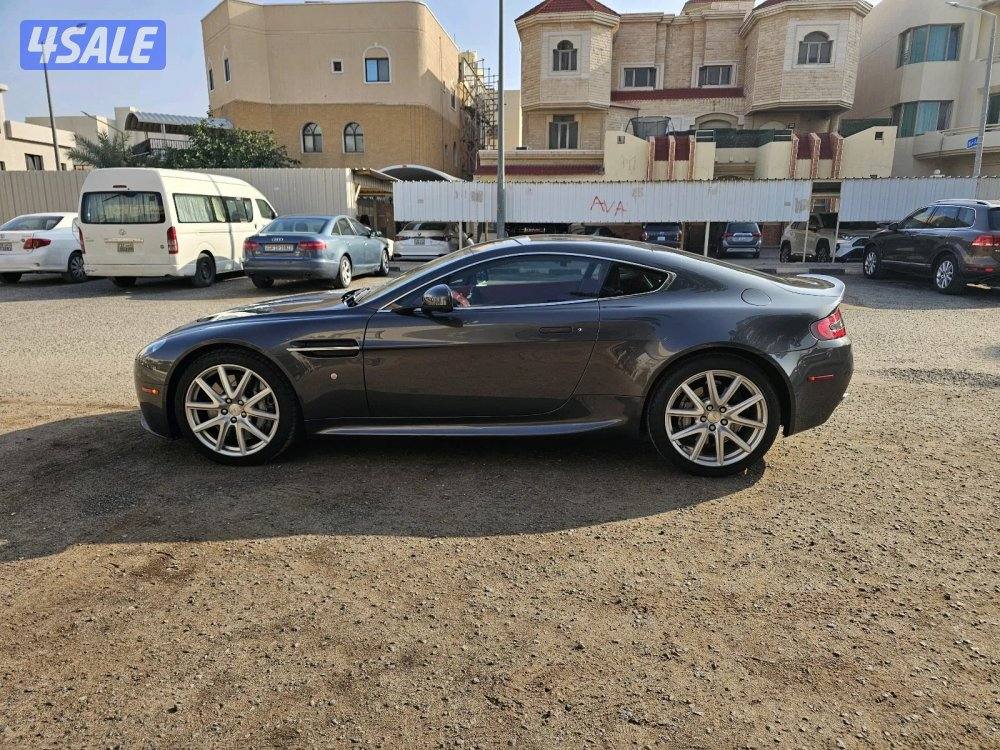Aston martin vantage6