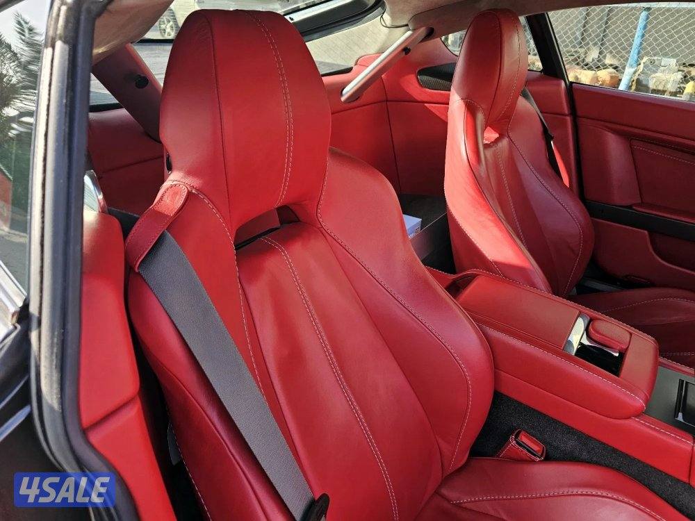 Aston martin vantage12